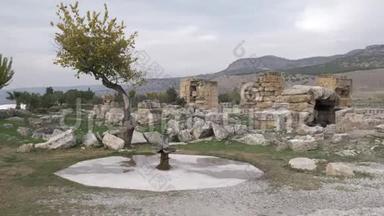 土耳其帕穆卡莱的希亚波利斯古<strong>饮水机</strong>和废墟